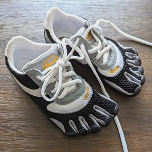 EUC Vibram Unisex Five Finger Speed Shoe Size 30 or 11.5 to 12.5 Toddler Kids